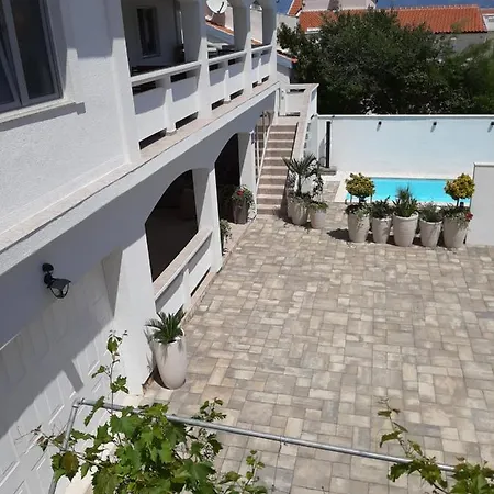 Bella Apartments Vir