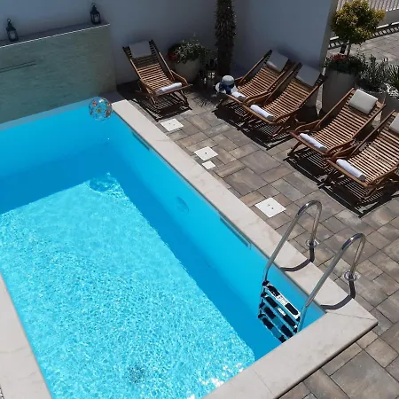 Bella Apartments * Vir