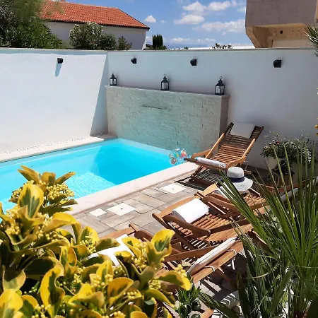 Bella Apartments Apartment