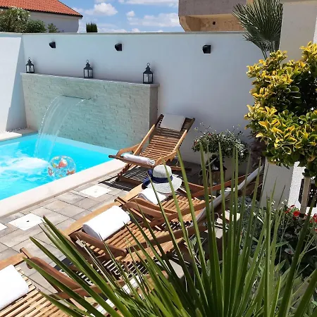 Bella Apartments Apartment