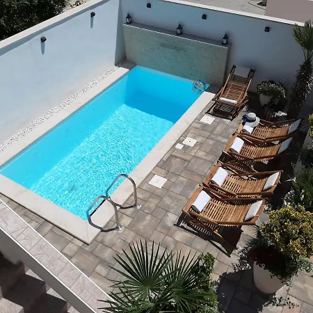 Bella Apartments *