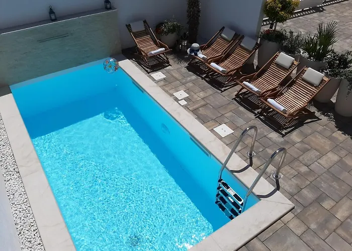 Bella Apartments * Вир